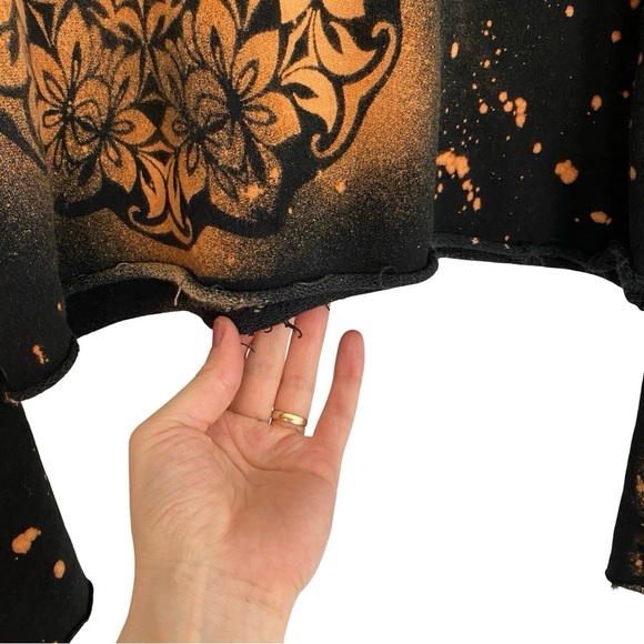 Alala Cropped Sweatshirt Womens Size Small Pullover Mandala Stencil Black Orange - Picture 5 of 12